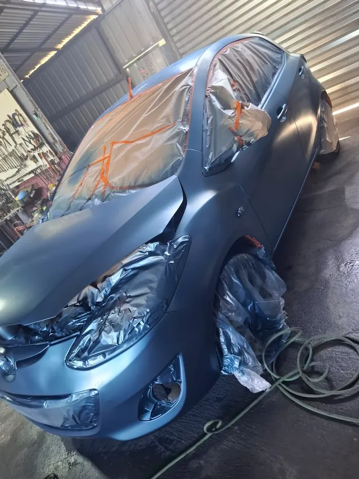 Desabolladura y pintura automotriz